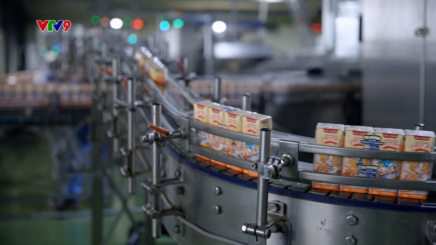 A conveyor belt with packages on itAI-generated content may be incorrect.