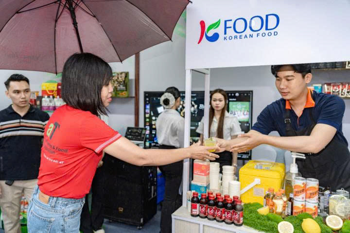 A person handing a drink to a personDescription automatically generated