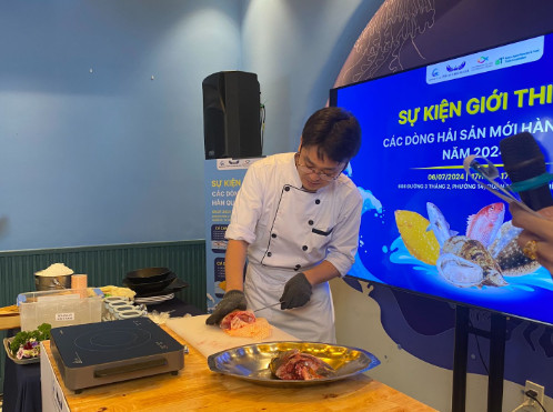 TP.HCM: Tuần lễ giới thiệu chính thức các dòng hải sản mới đến từ Hàn Quốc tại chuỗi nhà hàng Hải Sản Hoàng Gia. 